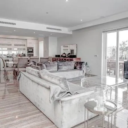 Luxurious 3 Bedroom With A Pool In * Siggiewi