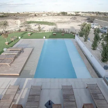 Luxurious 3 Bedroom With A Pool In