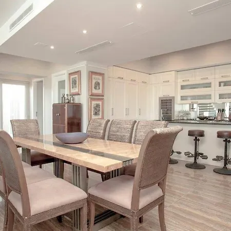 Villa Luxurious 3 Bedroom With A Pool In