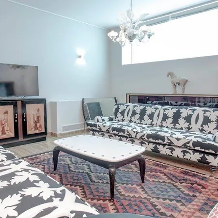 Villa Luxurious 3 Bedroom With A Pool In *