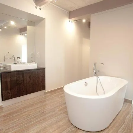 Luxurious 3 Bedroom With A Pool In *