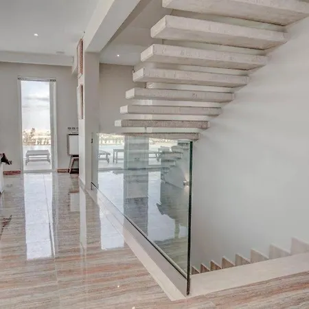 Luxurious 3 Bedroom With A Pool In *