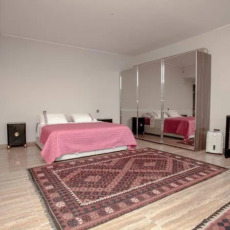 Luxurious 3 Bedroom With A Pool In
